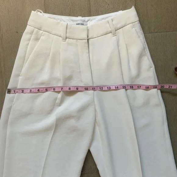 EUC aritzia effortless pant crepette CURVE FIT size 4 light birch - Picture 8 of 15